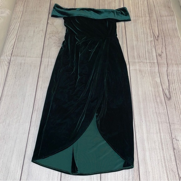 JJ’s HOUSE Women’s Green Velvet Holiday Christmas Dress Size Medium - Picture 2 of 8